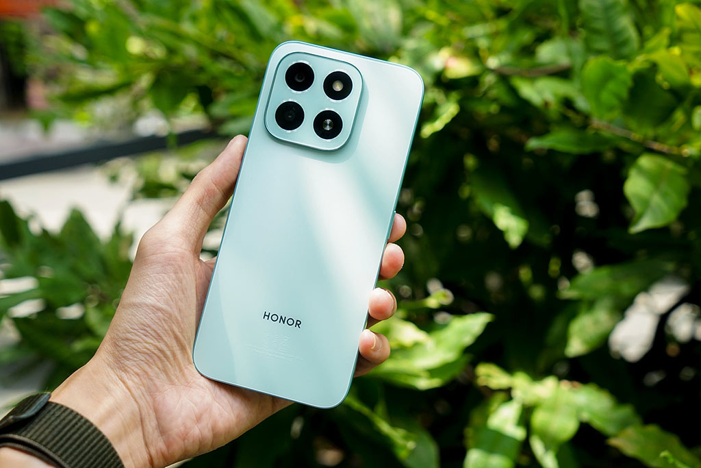 Smartphone chỉ hơn 4 triệu có nút AI riêng, bộ nhớ khủng, pin trâu và thiết kế siêu bền- Ảnh 1. Smartphone chỉ hơn 4 triệu có nút AI riêng, bộ nhớ khủng, pin trâu và thiết kế siêu bền- Ảnh 1.
