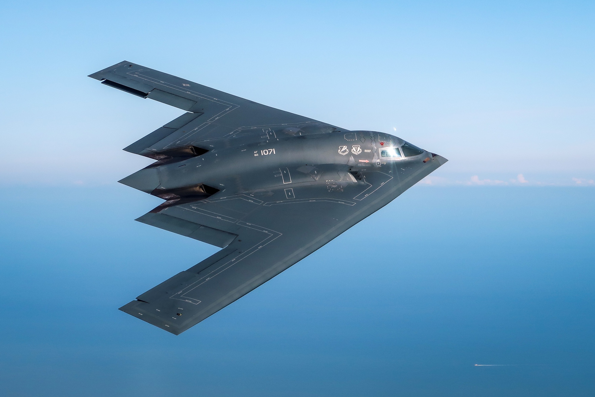 'Bóng ma' B-2 Spirit: Cú lật bài ngoạn mục của công nghệ tàng hình Mỹ- Ảnh 1. 'Bóng ma' B-2 Spirit: Cú lật bài ngoạn mục của công nghệ tàng hình Mỹ- Ảnh 1.