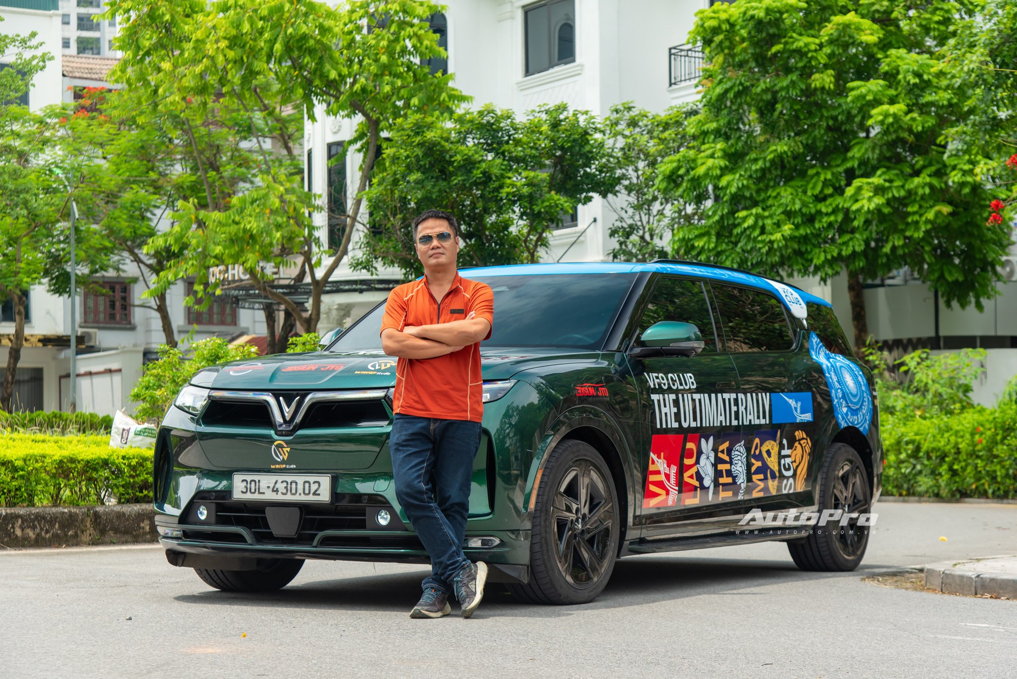 Lái VinFast VF 9 ‘gánh team’ leo núi Tây Bắc sạt lở, chủ xe chia sẻ: ‘Cố phá mãi xe chưa hỏng, dùng xong bỏ xó xe sang ở nhà’- Ảnh 1.