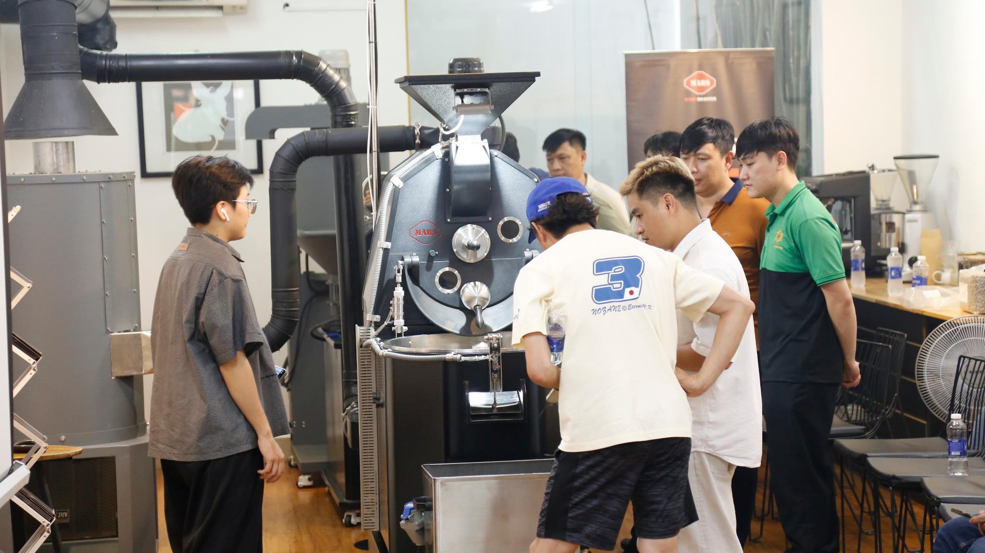 Kỹ sư Việt phát triển máy rang cà phê thông minh tích hợp AI- Ảnh 4. Kỹ sư Việt phát triển máy rang cà phê thông minh tích hợp AI- Ảnh 4.