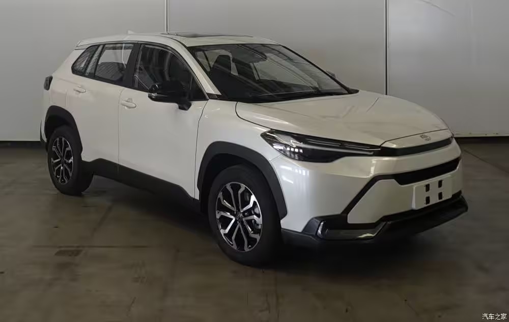 Xuất hiện Toyota Corolla Cross dáng lạ: Trông như thể xe điện, dài hơn, mạnh hơn bản bán ở Việt Nam- Ảnh 2.
