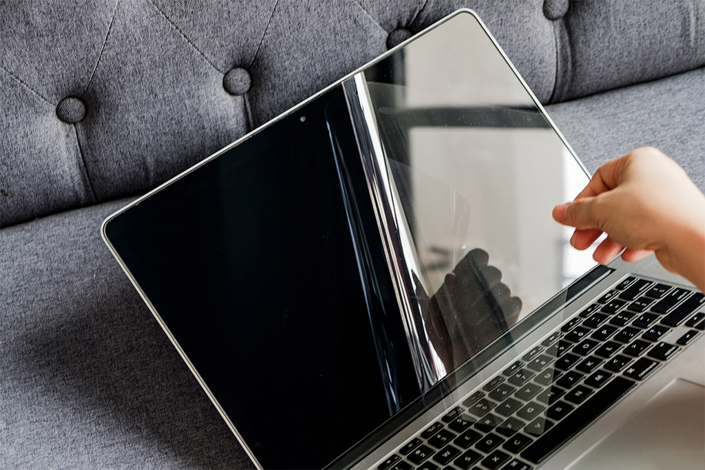 Dán cường lực cho MacBook và cái kết: bóc ra chỉ muốn khóc- Ảnh 3.