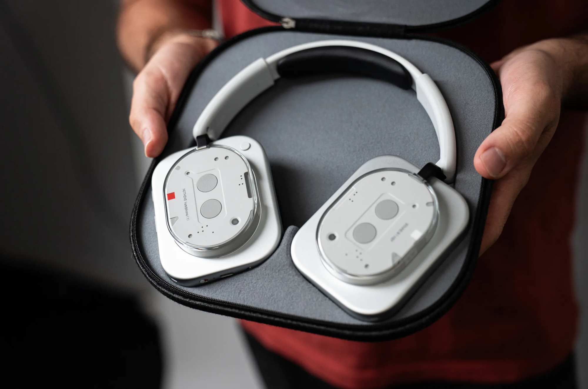 MKBHD đánh giá Nothing Headphone 1: Chất âm đáng tiền, có 1 điểm dùng 