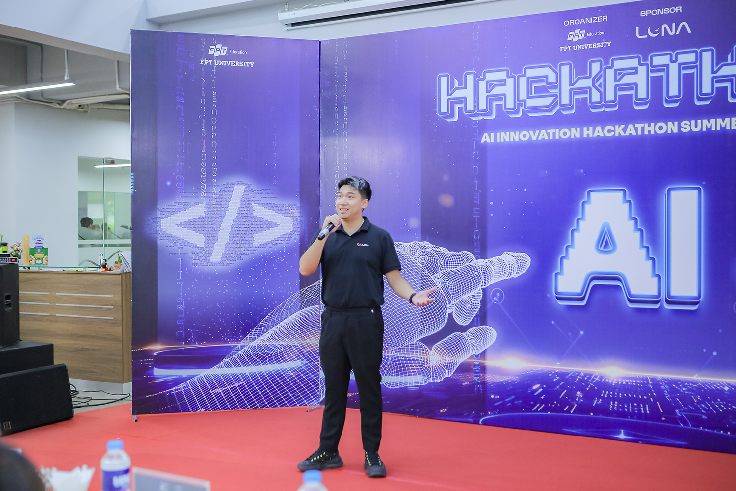 Tài trợ chính cho AI Innovation Hackathon FPT 2025, Luna Base AI mở ra kỷ nguyên mới cho lập trình viên trẻ- Ảnh 3.