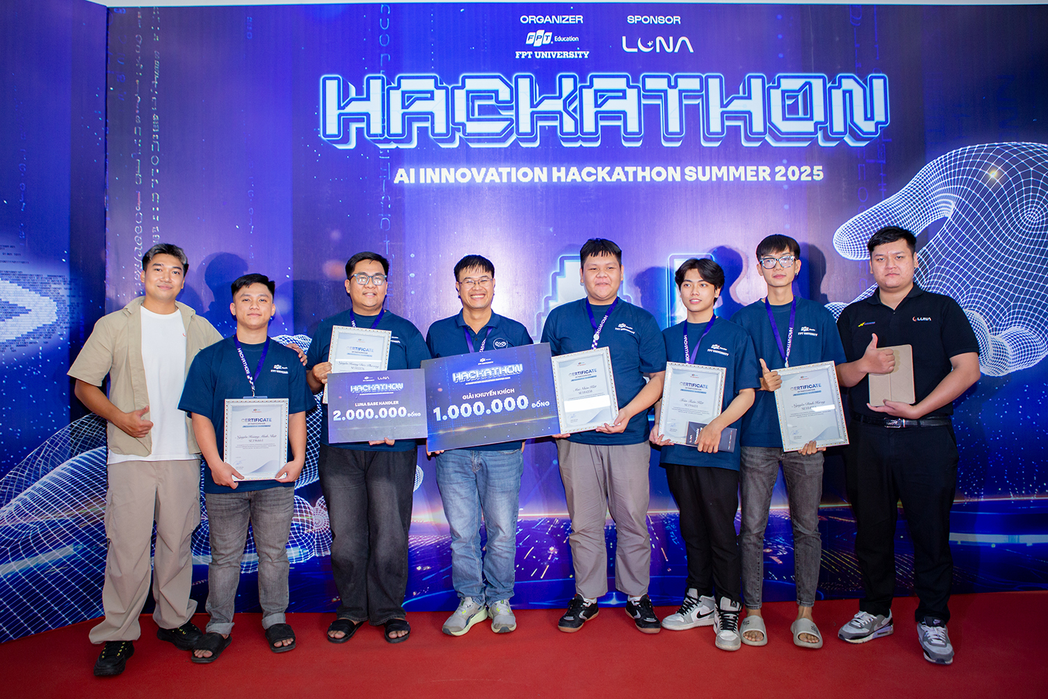 Tài trợ chính cho AI Innovation Hackathon FPT 2025, Luna Base AI mở ra kỷ nguyên mới cho lập trình viên trẻ- Ảnh 6.