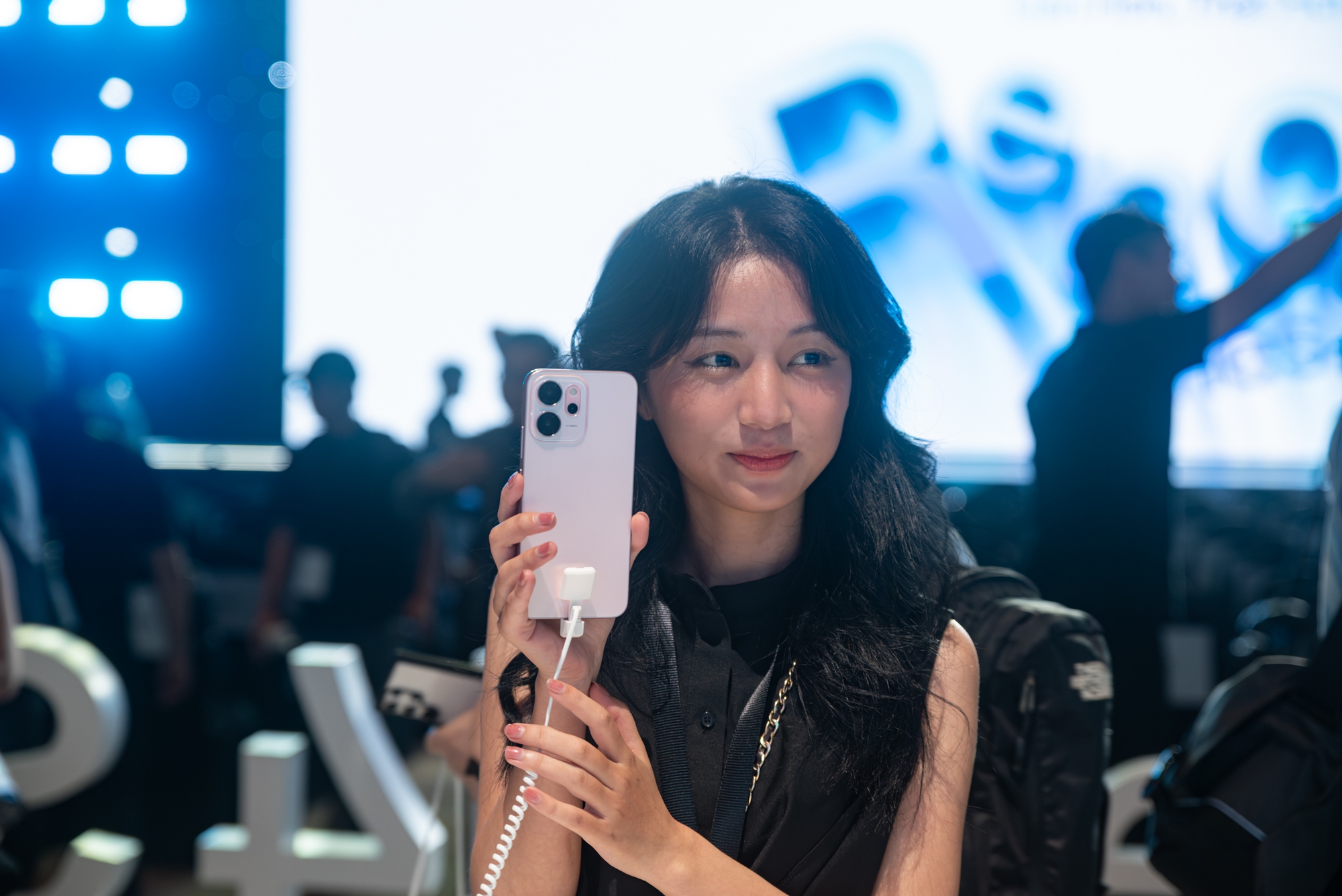 OPPO Reno14 Series ra mắt: Thiết kế "đuôi cá" độc đáo, nhiều tính năng AI ấn tượng, bạn thân của Sơn Tùng M-TP- Ảnh 11.