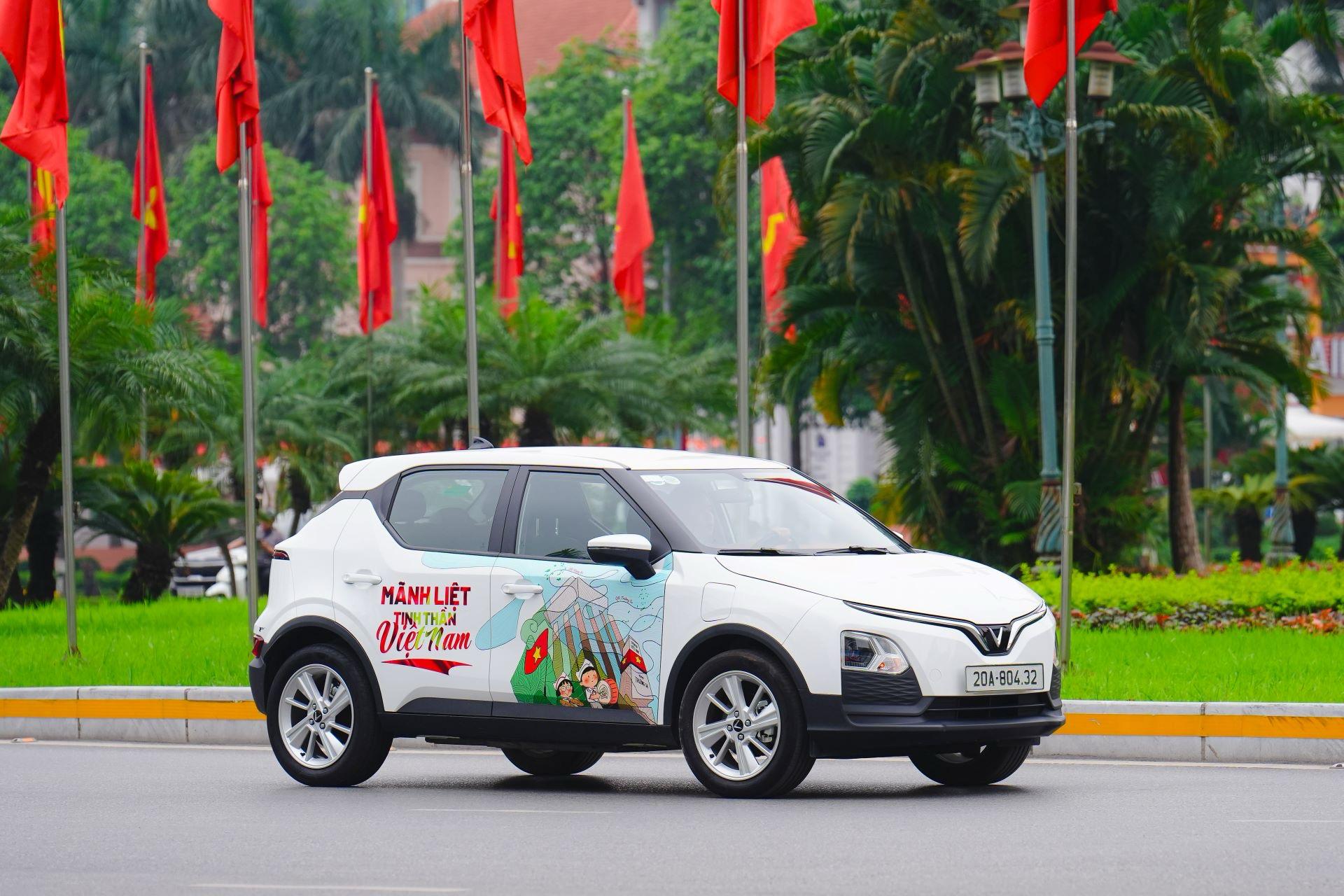 Khách mua ô tô điện VinFast sung sướng khi chi phí nuôi xe hàng tháng chỉ là tiền rửa xe- Ảnh 1.