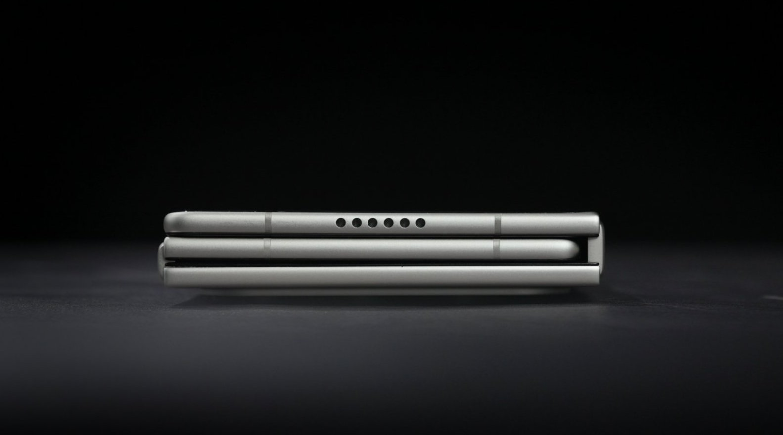 Sau Huawei, thêm một hãng Trung Quốc ra mắt smartphone gập ba với độ mỏng chỉ... 3.49mm- Ảnh 3. Sau Huawei, thêm một hãng Trung Quốc ra mắt smartphone gập ba với độ mỏng chỉ... 3.49mm- Ảnh 3.