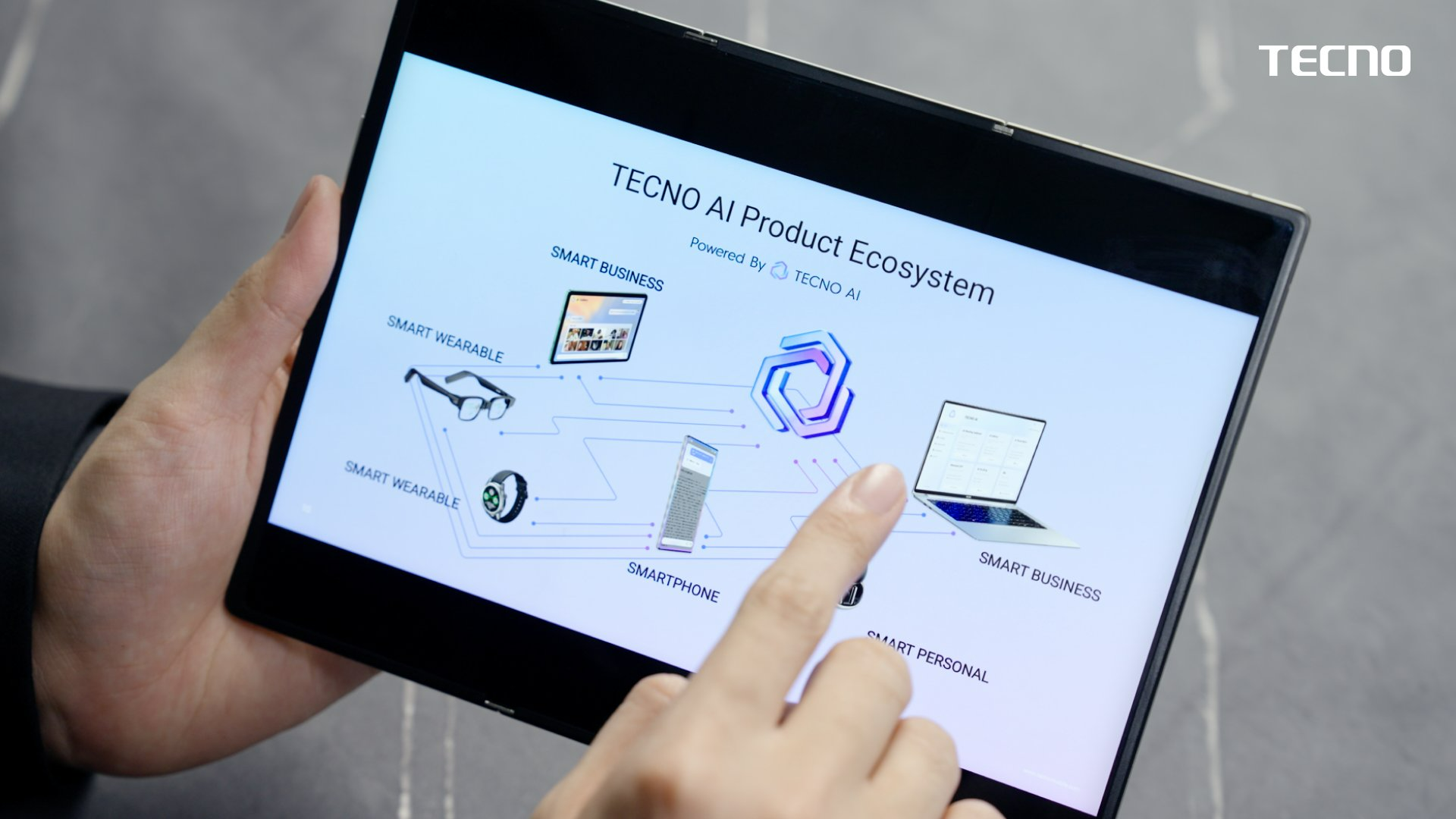 Sau Huawei, thêm một hãng Trung Quốc ra mắt smartphone gập ba với độ mỏng chỉ... 3.49mm- Ảnh 1. Sau Huawei, thêm một hãng Trung Quốc ra mắt smartphone gập ba với độ mỏng chỉ... 3.49mm- Ảnh 1.