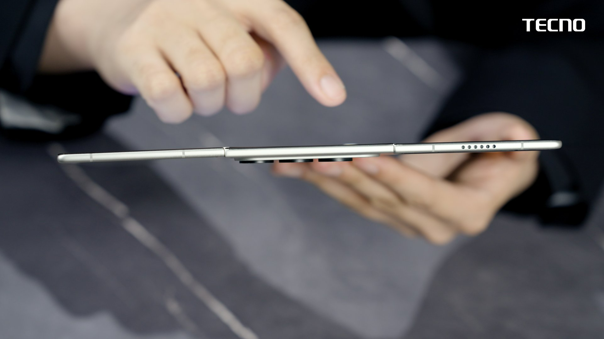 Sau Huawei, thêm một hãng Trung Quốc ra mắt smartphone gập ba với độ mỏng chỉ... 3.49mm- Ảnh 4. Sau Huawei, thêm một hãng Trung Quốc ra mắt smartphone gập ba với độ mỏng chỉ... 3.49mm- Ảnh 4.