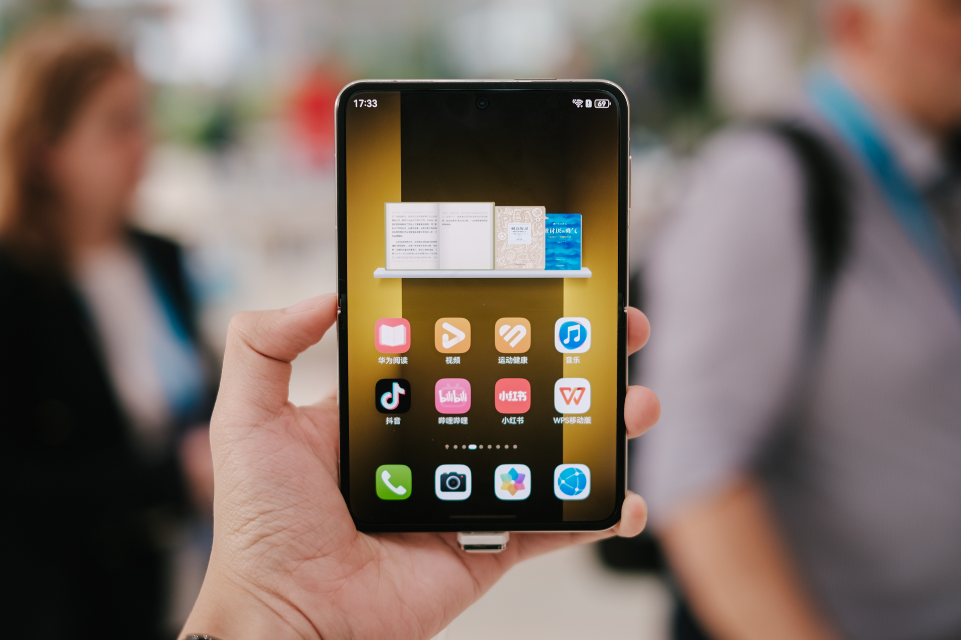 Huawei Thống Trị Phân Khúc Smartphone Gập Tại Trung Quốc Nhờ Cơn Sốt Pura X- Ảnh 3. Huawei Thống Trị Phân Khúc Smartphone Gập Tại Trung Quốc Nhờ Cơn Sốt Pura X- Ảnh 3.