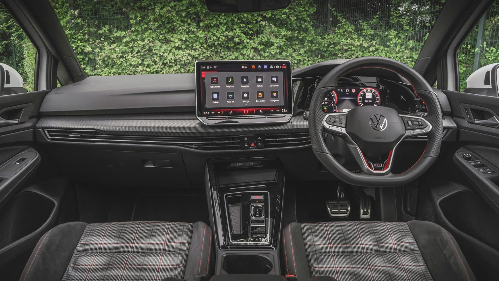 VW Golf giá cao nhất gần 1,9 tỷ đồng: ‘Không gánh doanh số, mà có thể để gõ đầu Civic Type R’- Ảnh 5.