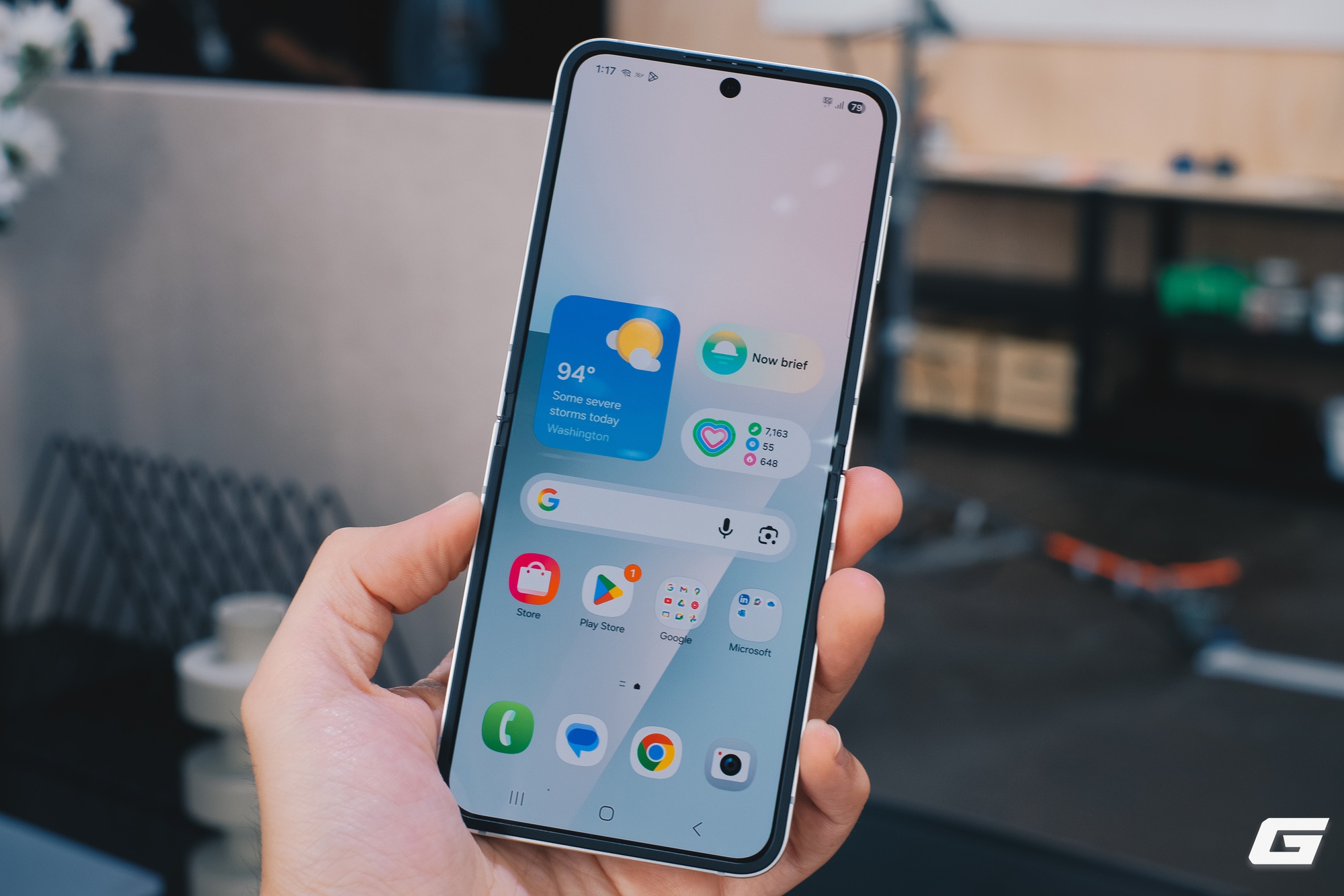 Galaxy Z Flip 7 FE: Giá rẻ hơn nhưng có đáng tiền, hay chỉ là “bình mới rượu cũ”?- Ảnh 6. Galaxy Z Flip 7 FE: Giá rẻ hơn nhưng có đáng tiền, hay chỉ là “bình mới rượu cũ”?- Ảnh 6.