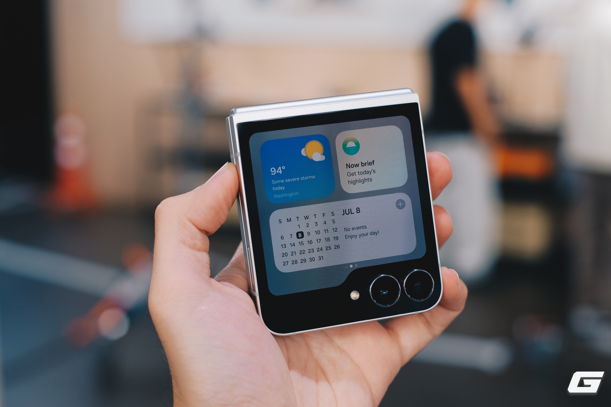 Galaxy Z Flip 7 FE: Giá rẻ hơn nhưng có đáng tiền, hay chỉ là “bình mới rượu cũ”?- Ảnh 1. Galaxy Z Flip 7 FE: Giá rẻ hơn nhưng có đáng tiền, hay chỉ là “bình mới rượu cũ”?- Ảnh 1.