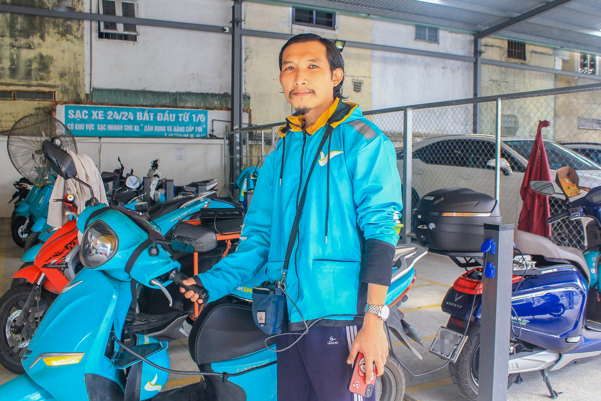 Cà phê võng phiên bản plus: Chỉ 30.000 đồng mà vừa uống nước, vừa sạc xe điện, vừa có chỗ tắm đang gây sốt ở TP.HCM- Ảnh 7. Cà phê võng phiên bản plus: Chỉ 30.000 đồng mà vừa uống nước, vừa sạc xe điện, vừa có chỗ tắm đang gây sốt ở TP.HCM- Ảnh 7.
