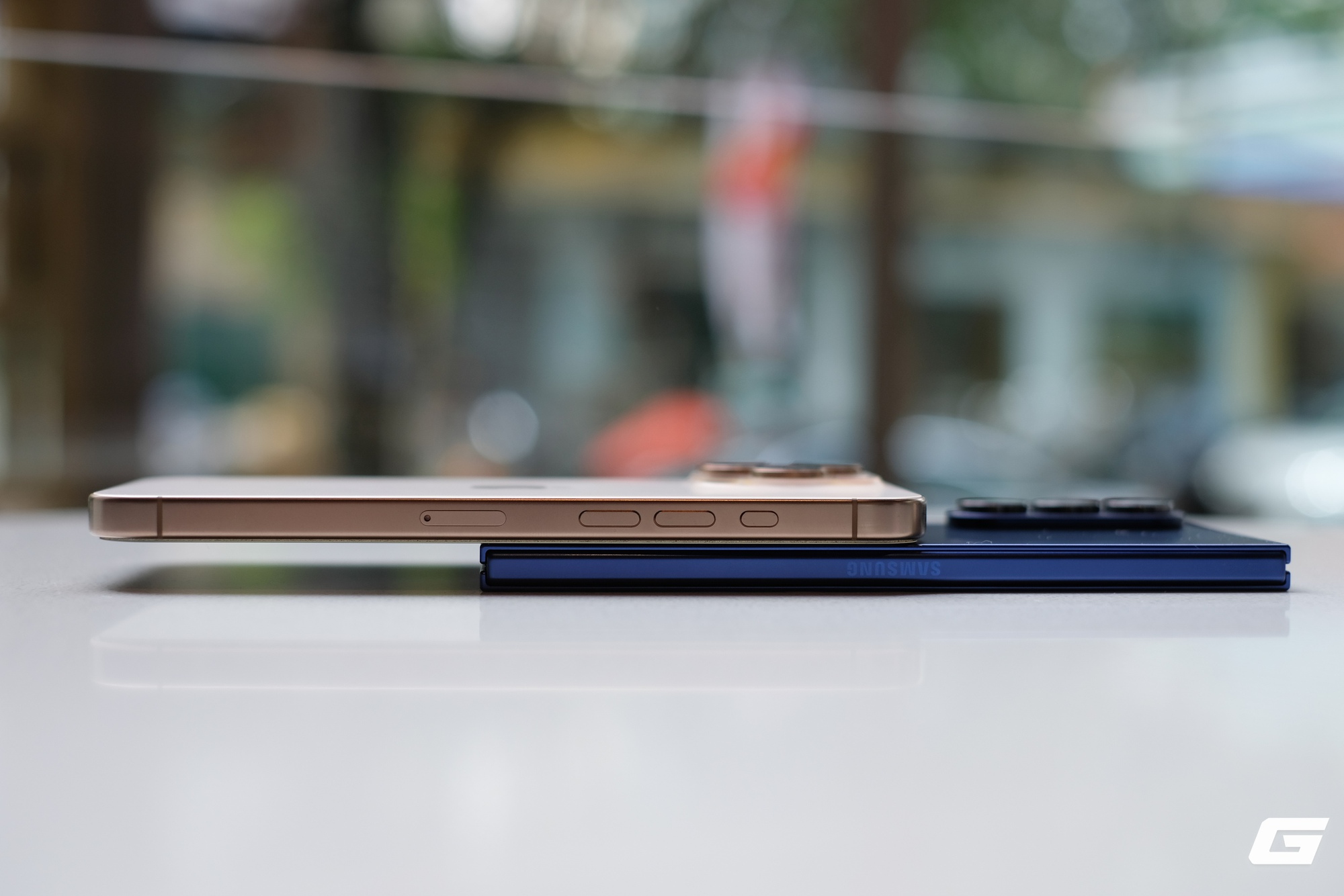 Galaxy Z Fold7 đang làm điều mà iPhone 16 Pro Max không dám: Đổi hình thái, giữ nguyên trải nghiệm- Ảnh 2. Galaxy Z Fold7 đang làm điều mà iPhone 16 Pro Max không dám: Đổi hình thái, giữ nguyên trải nghiệm- Ảnh 2.