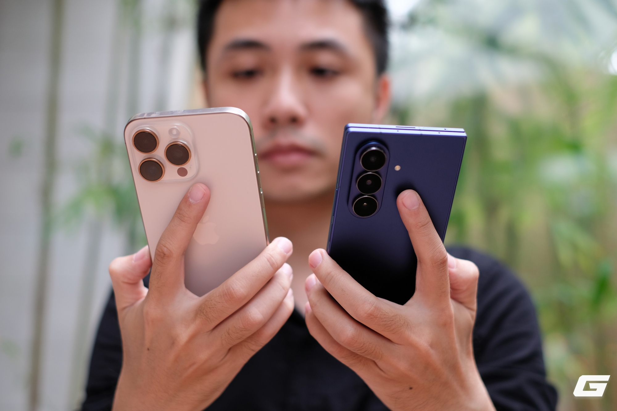 Galaxy Z Fold7 đang làm điều mà iPhone 16 Pro Max không dám: Đổi hình thái, giữ nguyên trải nghiệm- Ảnh 1. Galaxy Z Fold7 đang làm điều mà iPhone 16 Pro Max không dám: Đổi hình thái, giữ nguyên trải nghiệm- Ảnh 1.