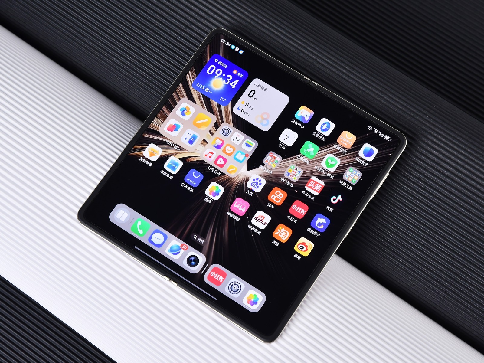Iphone Gập Mà Không Mỏng Được Như Này Thì Không Đáng Để Mua- Ảnh 5. Iphone Gập Mà Không Mỏng Được Như Này Thì Không Đáng Để Mua- Ảnh 5.