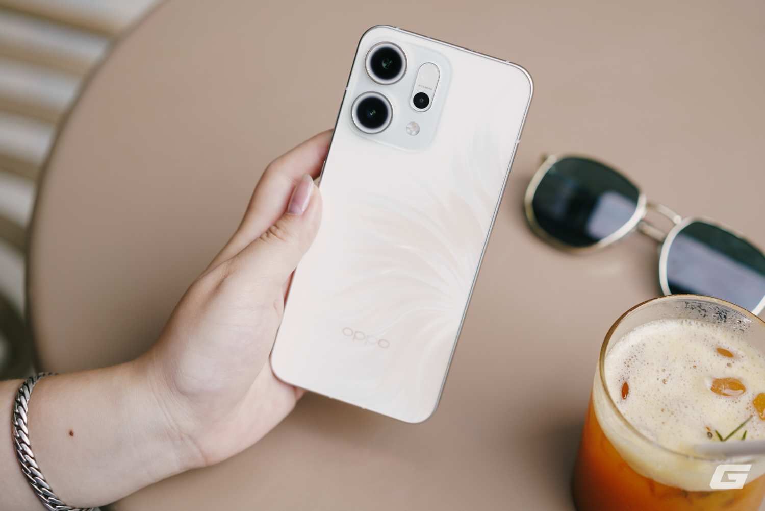 Reno14 Pro 5G 'đọ dáng' với iPhone 16 Plus: Đắt hơn có đồng nghĩa với đẹp hơn?- Ảnh 4.