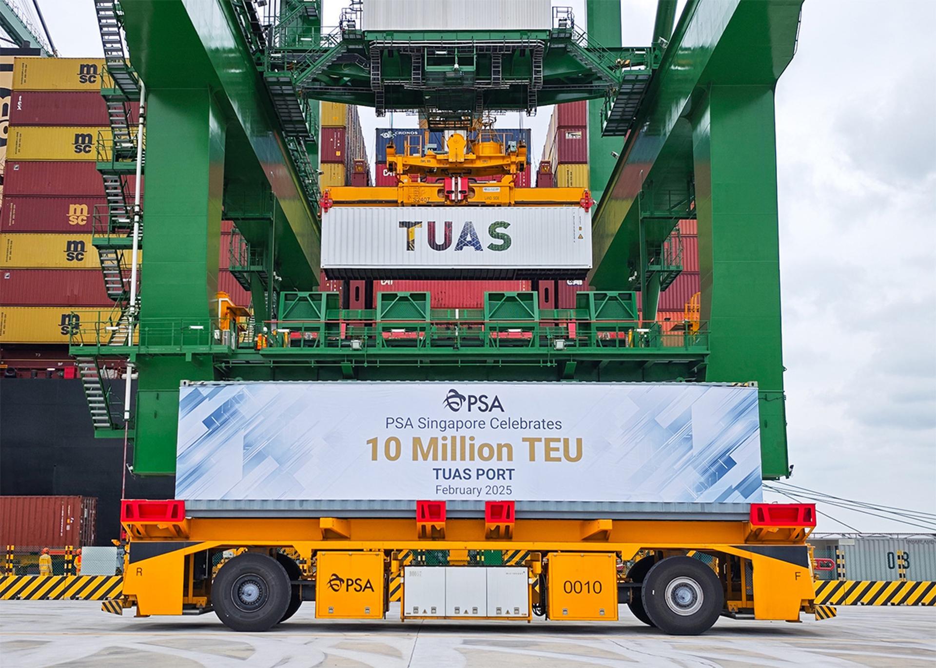 Di chuyển 65 triệu container không cần con người: siêu cảng biển tự động của Singapore sẽ cách mạng hóa ngành logistic- Ảnh 1. Di chuyển 65 triệu container không cần con người: siêu cảng biển tự động của Singapore sẽ cách mạng hóa ngành logistic- Ảnh 1.