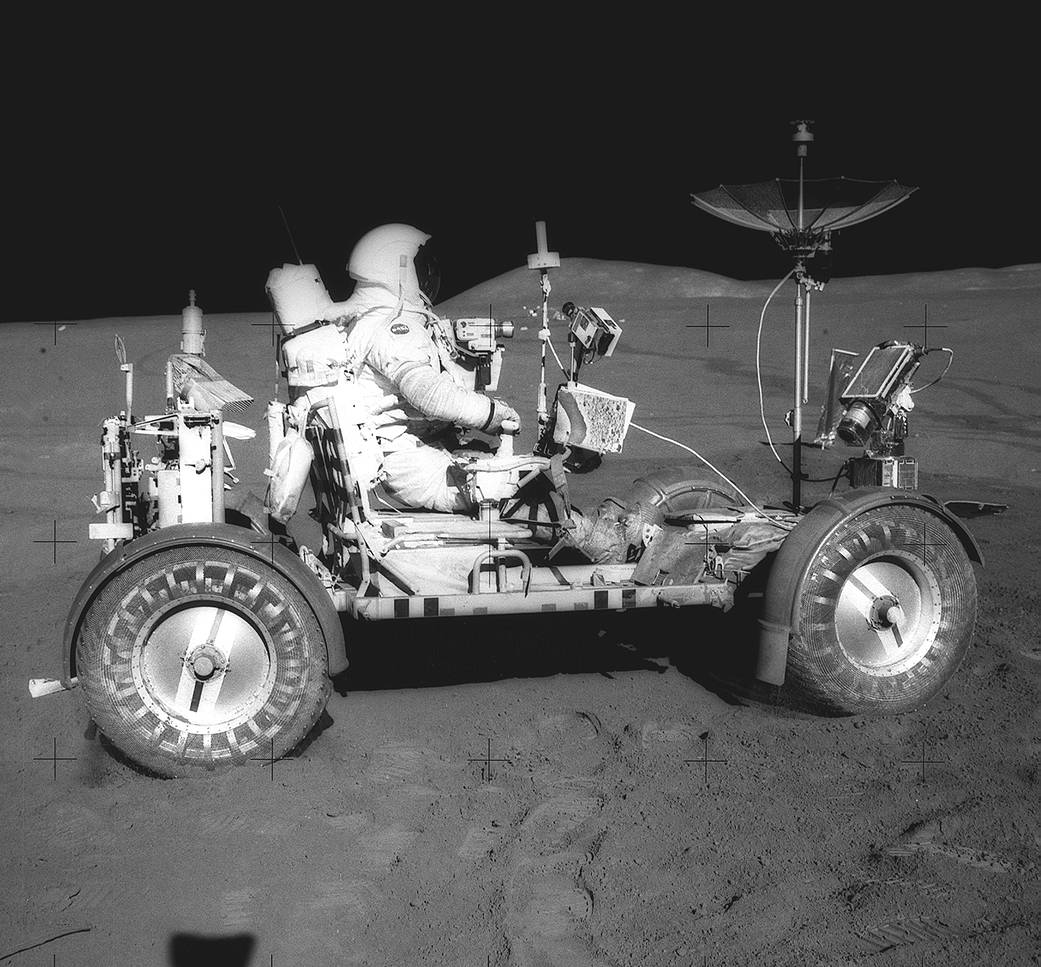 Bỏ lại chiếc xe điện trên Mặt Trăng: NASA đã làm gì vào năm 1971?- Ảnh 1. Bỏ lại chiếc xe điện trên Mặt Trăng: NASA đã làm gì vào năm 1971?- Ảnh 1.