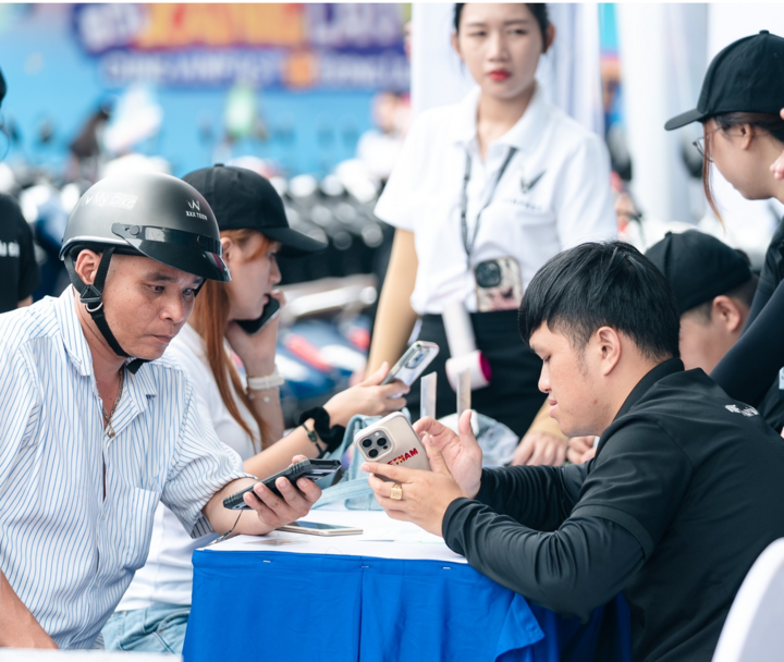 Người dân đồng loạt chuyển sang xe điện, TP.HCM giải quyết xe máy cũ thế nào?- Ảnh 2. Người dân đồng loạt chuyển sang xe điện, TP.HCM giải quyết xe máy cũ thế nào?- Ảnh 2.