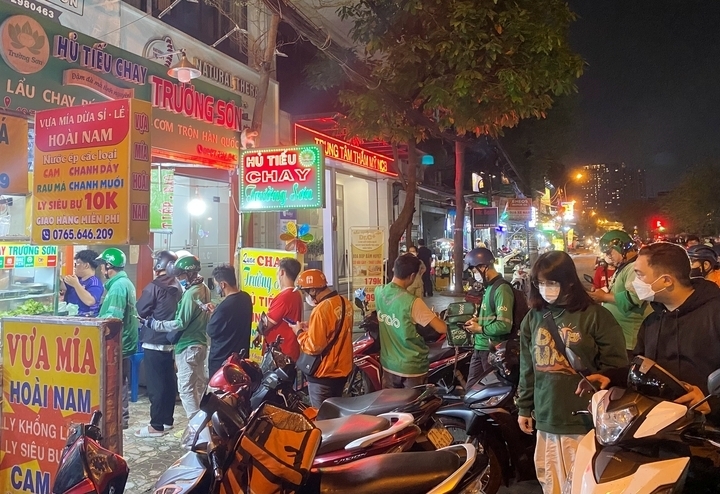 Người dân đồng loạt chuyển sang xe điện, TP.HCM giải quyết xe máy cũ thế nào?- Ảnh 4. Người dân đồng loạt chuyển sang xe điện, TP.HCM giải quyết xe máy cũ thế nào?- Ảnh 4.