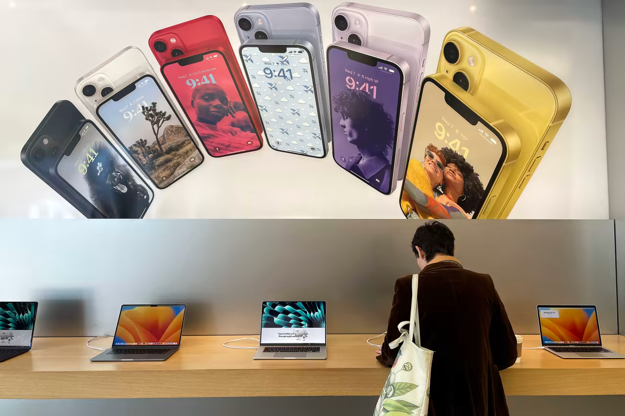 Apple thực sự là công ty phần mềm: Doanh số iPhone không đổi sau 9 năm, mảng dịch vụ mới là "cỗ máy in tiền"- Ảnh 4. Apple thực sự là công ty phần mềm: Doanh số iPhone không đổi sau 9 năm, mảng dịch vụ mới là "cỗ máy in tiền"- Ảnh 4.