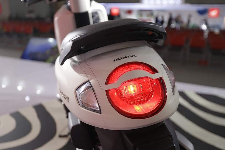 Honda sắp ra mắt xe tay ga mới tại Việt Nam- Ảnh 5. Honda sắp ra mắt xe tay ga mới tại Việt Nam- Ảnh 5.
