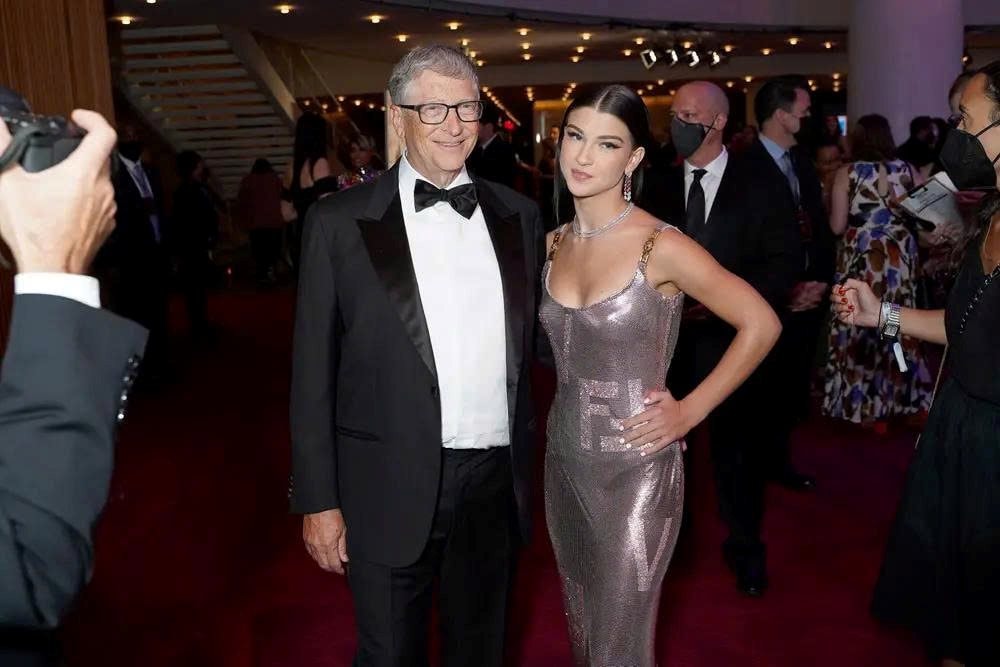 Từng bỏ học Harvard để thành lập Microsoft, vì sao Bill Gates không cho con gái nghỉ học để khởi nghiệp ứng dụng công nghệ của riêng mình?- Ảnh 1.