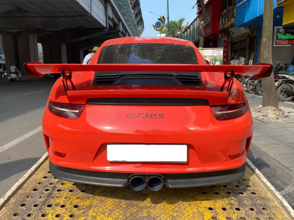 Siêu xe Porsche 911 GT3 RS 991.1 lần đầu lộ diện sau nhiều năm ẩn cư trong garage- Ảnh 3. Siêu xe Porsche 911 GT3 RS 991.1 lần đầu lộ diện sau nhiều năm ẩn cư trong garage- Ảnh 3.