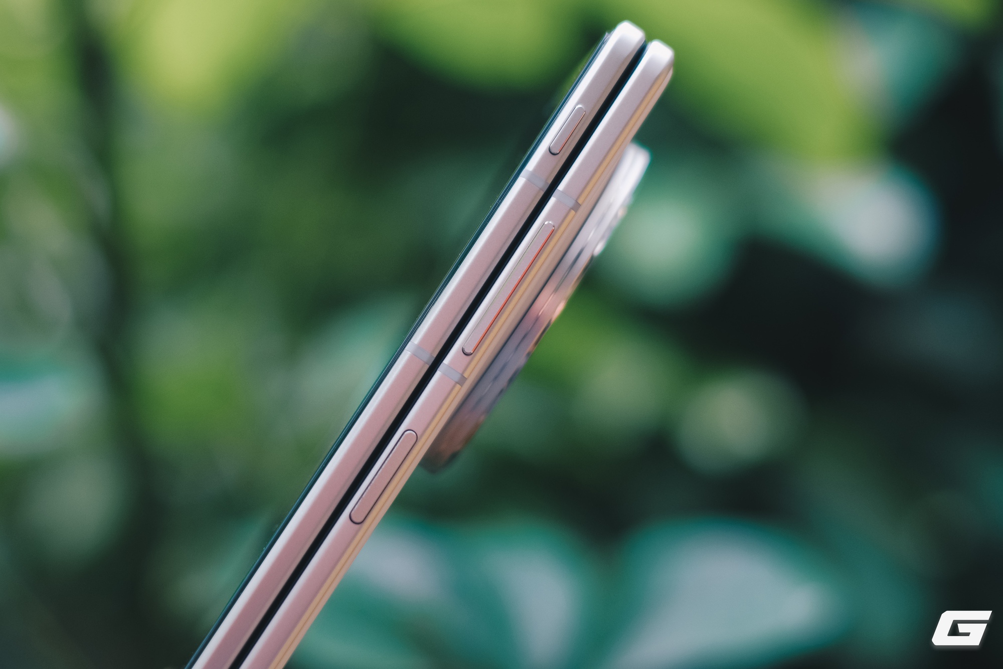Trên tay vivo X Fold5: Điện thoại gập ngang nhẹ nhất thế giới mà pin tận 6.000mAh, hỗ trợ kết nối Apple Watch và AirPods, giao diện đa nhiệm như iPad- Ảnh 2. Trên tay vivo X Fold5: Điện thoại gập ngang nhẹ nhất thế giới mà pin tận 6.000mAh, hỗ trợ kết nối Apple Watch và AirPods, giao diện đa nhiệm như iPad- Ảnh 2.