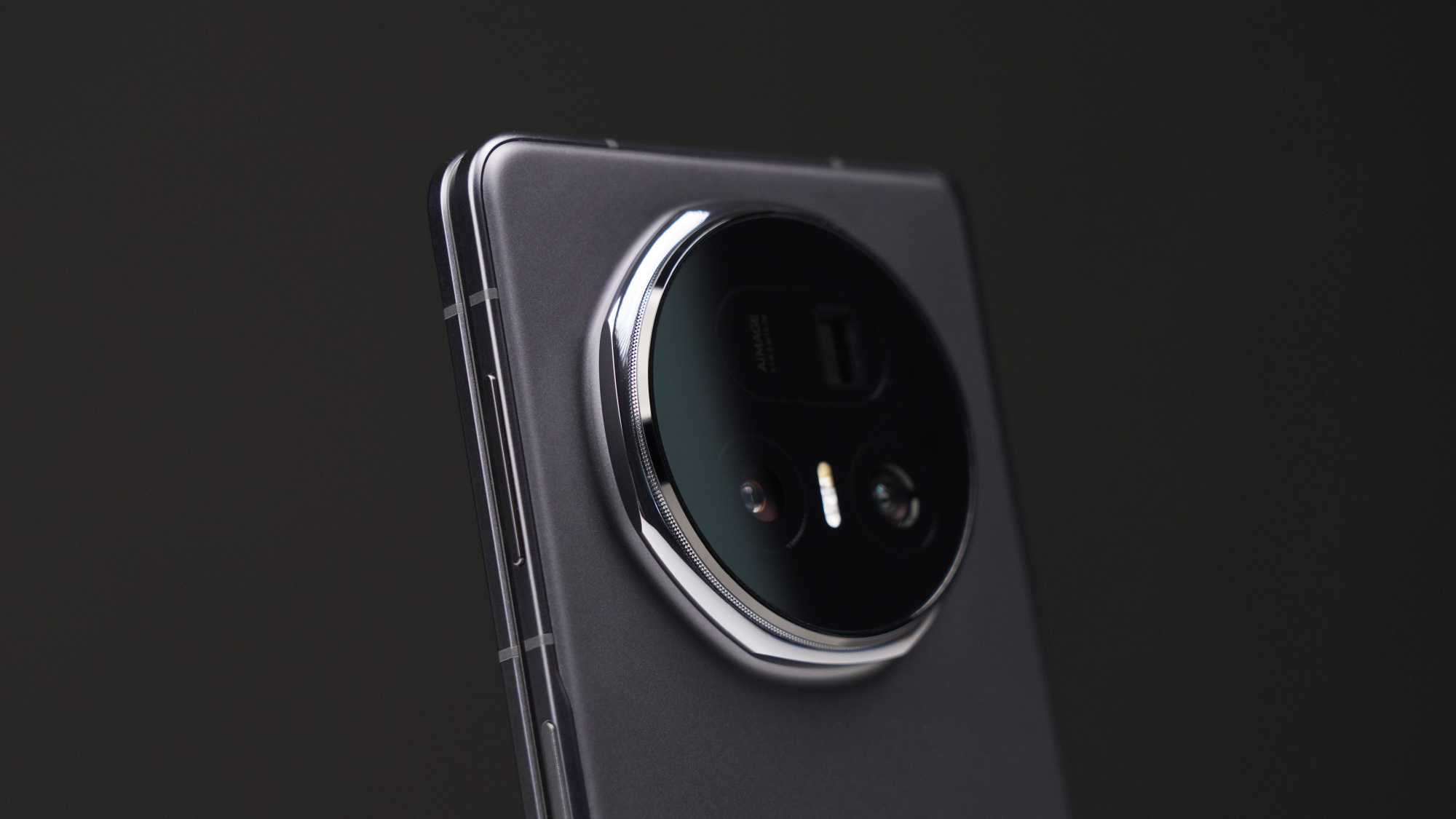 Ảnh thực tế Honor Magic V5: Điện thoại gập mỏng nhất, pin “khủng”, Snapdragon 8 Elite khiến Samsung phải dè chừng- Ảnh 17. Ảnh thực tế Honor Magic V5: Điện thoại gập mỏng nhất, pin “khủng”, Snapdragon 8 Elite khiến Samsung phải dè chừng- Ảnh 17.