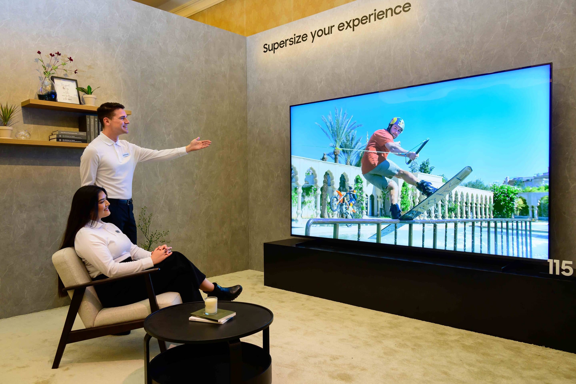 Samsung kết hợp DC quảng bá Superman qua TV 115 inch: Fan Việt đến check-in là có cơ hội rinh loa khung tranh, TV 98 inch giá 75 triệu về nhà- Ảnh 5. Samsung kết hợp DC quảng bá Superman qua TV 115 inch: Fan Việt đến check-in là có cơ hội rinh loa khung tranh, TV 98 inch giá 75 triệu về nhà- Ảnh 5.