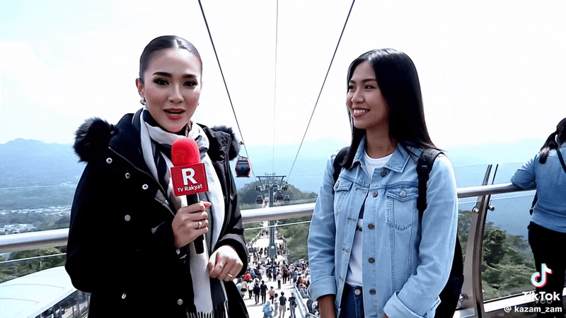 Đỉnh cao fake news: Xem một video online, đôi vợ chồng già vượt 370km đường xa để được đi cáp treo và cái kết đau lòng- Ảnh 1. Đỉnh cao fake news: Xem một video online, đôi vợ chồng già vượt 370km đường xa để được đi cáp treo và cái kết đau lòng- Ảnh 1.