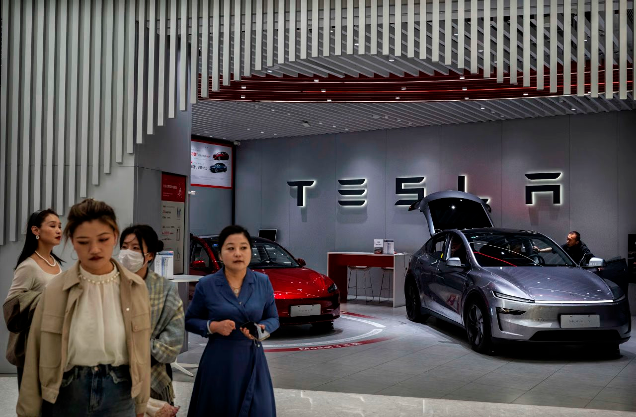 Elon Musk hết giá trị tại Trung Quốc, thị phần Tesla giảm thê thảm, đi vào vết xe đổ của Apple: Thiên tài công nghệ cũng phải chịu thua trước người đặt luật chơi- Ảnh 3. Elon Musk hết giá trị tại Trung Quốc, thị phần Tesla giảm thê thảm, đi vào vết xe đổ của Apple: Thiên tài công nghệ cũng phải chịu thua trước người đặt luật chơi- Ảnh 3.
