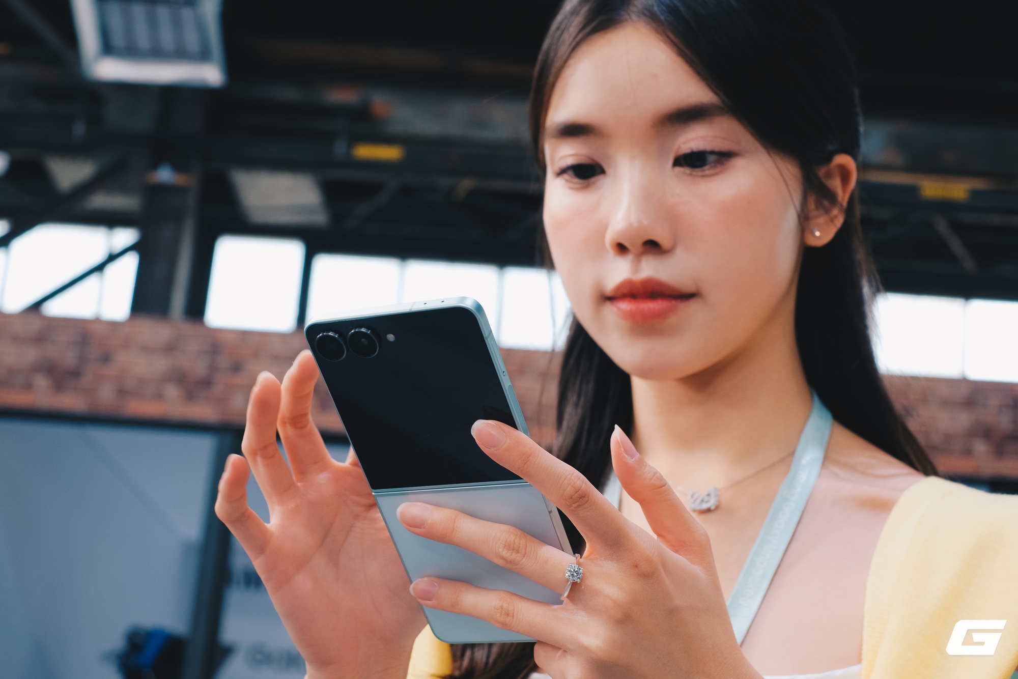 Đây là giá bán chính hãng Galaxy Z Fold7, Flip7 và Flip7 FE tại Việt Nam: Chỉ từ 22,99 triệu, dự đoán sẽ cháy hàng!- Ảnh 5. Đây là giá bán chính hãng Galaxy Z Fold7, Flip7 và Flip7 FE tại Việt Nam: Chỉ từ 22,99 triệu, dự đoán sẽ cháy hàng!- Ảnh 5.