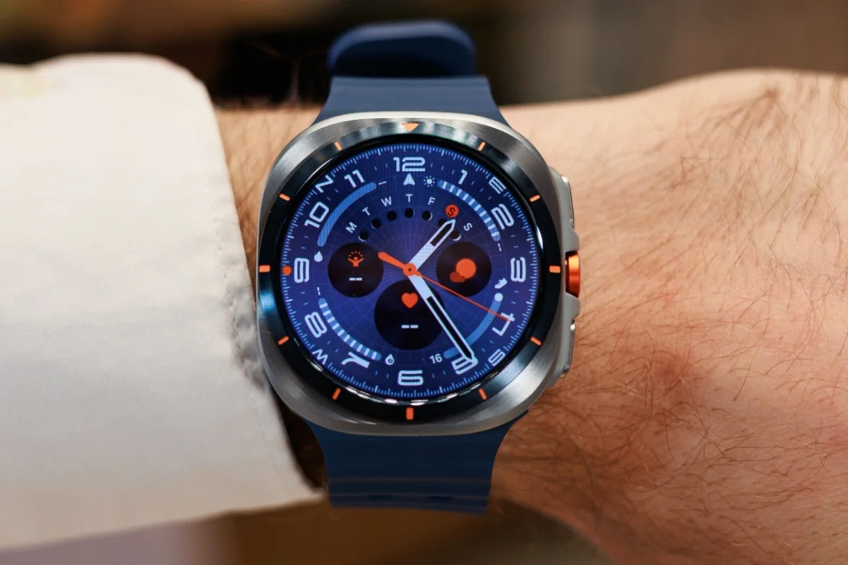 Samsung giới thiệu Galaxy Watch Ultra phiên bản mới: Thêm màu mới, bộ nhớ gấp đôi nhưng không nhiều thay đổi- Ảnh 3.