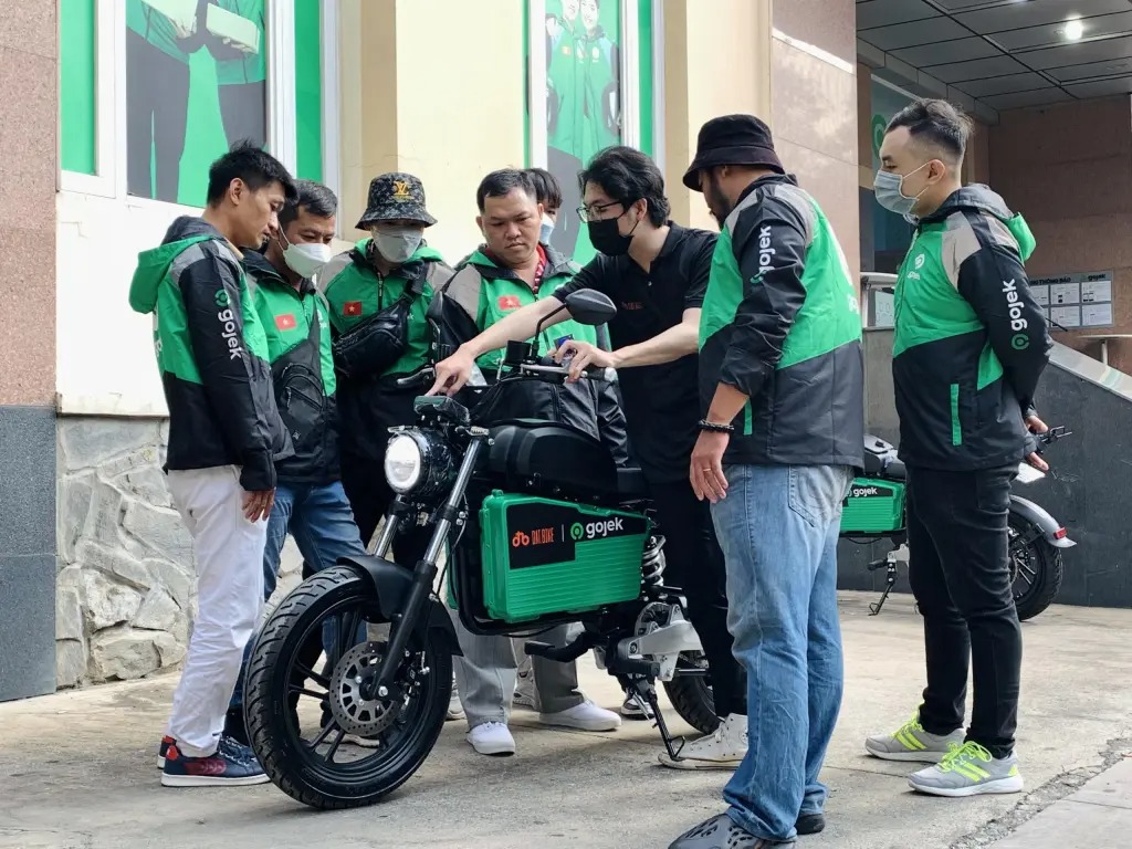 VinFast, Selex, Dat Bike, Yadea, Pega... đang làm gì với xe máy điện trong cuộc chạy đua logistics xanh?- Ảnh 3. VinFast, Selex, Dat Bike, Yadea, Pega... đang làm gì với xe máy điện trong cuộc chạy đua logistics xanh?- Ảnh 3.