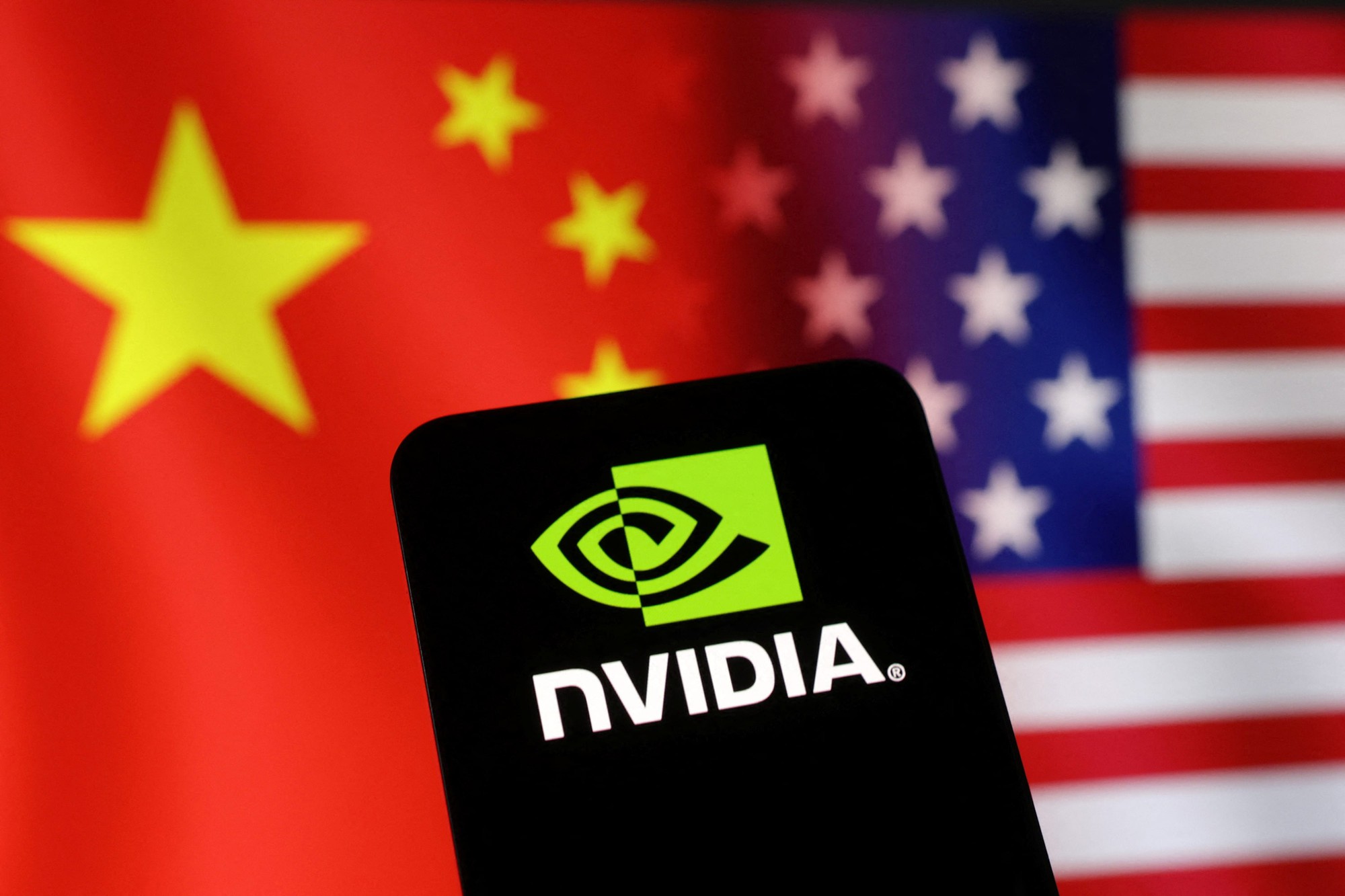 Nghi ngờ xâm phạm an ninh quốc gia, Trung Quốc yêu cầu các hãng công nghệ dừng mua chip H20 của NVIDIA- Ảnh 1.