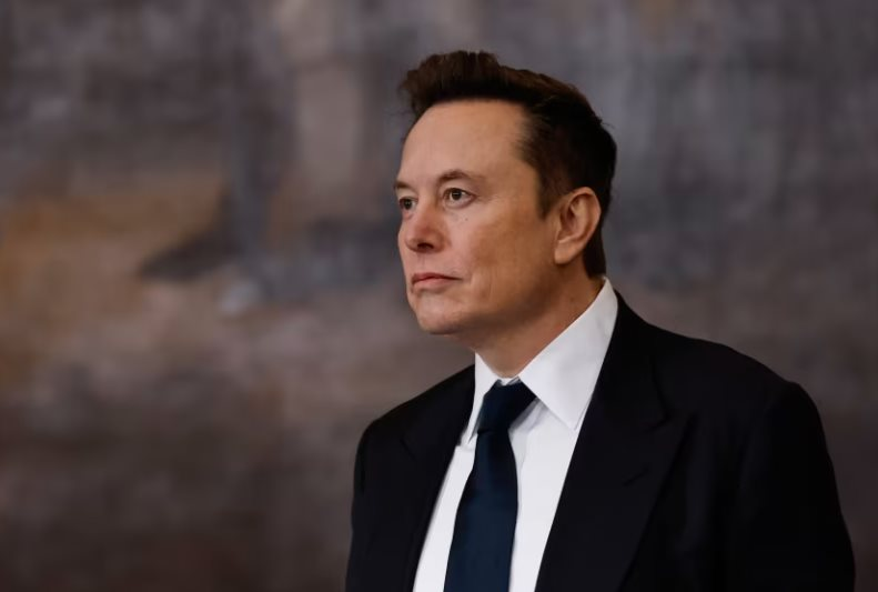 Nóng: Bán xe ô tô ế ẩm, Elon Musk cho Tesla chuyển hướng sang… bán điện- Ảnh 1.