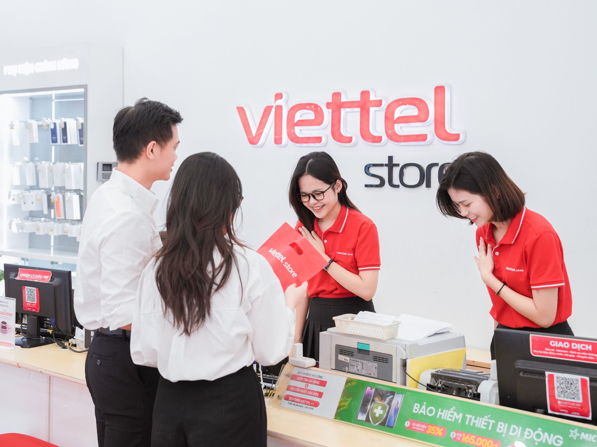Viettel Store triển khai chương trình khuyến mại dịp Quốc khánh, có cả quà tặng giới hạn cho các iFan- Ảnh 4.