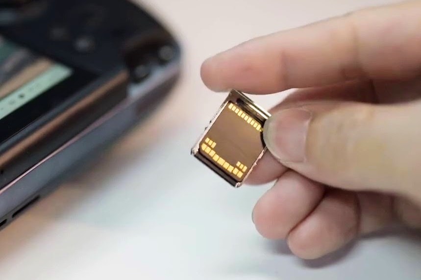 Trung Quốc chuẩn bị mở bán SSD nhỏ như thẻ SIM, tháo lắp cũng dùng que chọc SIM luôn mới lạ!- Ảnh 2.