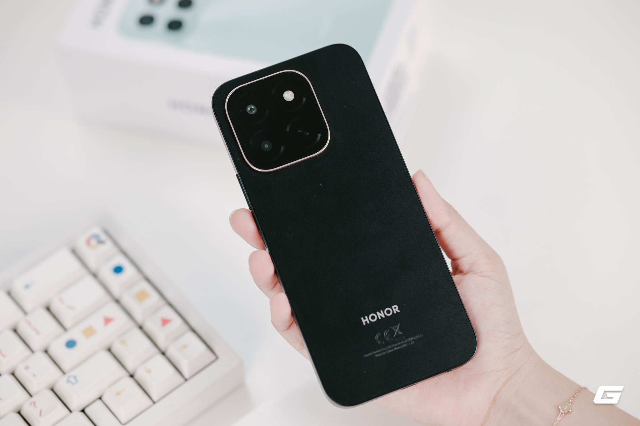 Trên tay điện thoại đối thủ của Xiaomi: Giá chỉ hơn 3 triệu nhưng có thiết kế đẹp, nút AI riêng, camera 50MP- Ảnh 2.