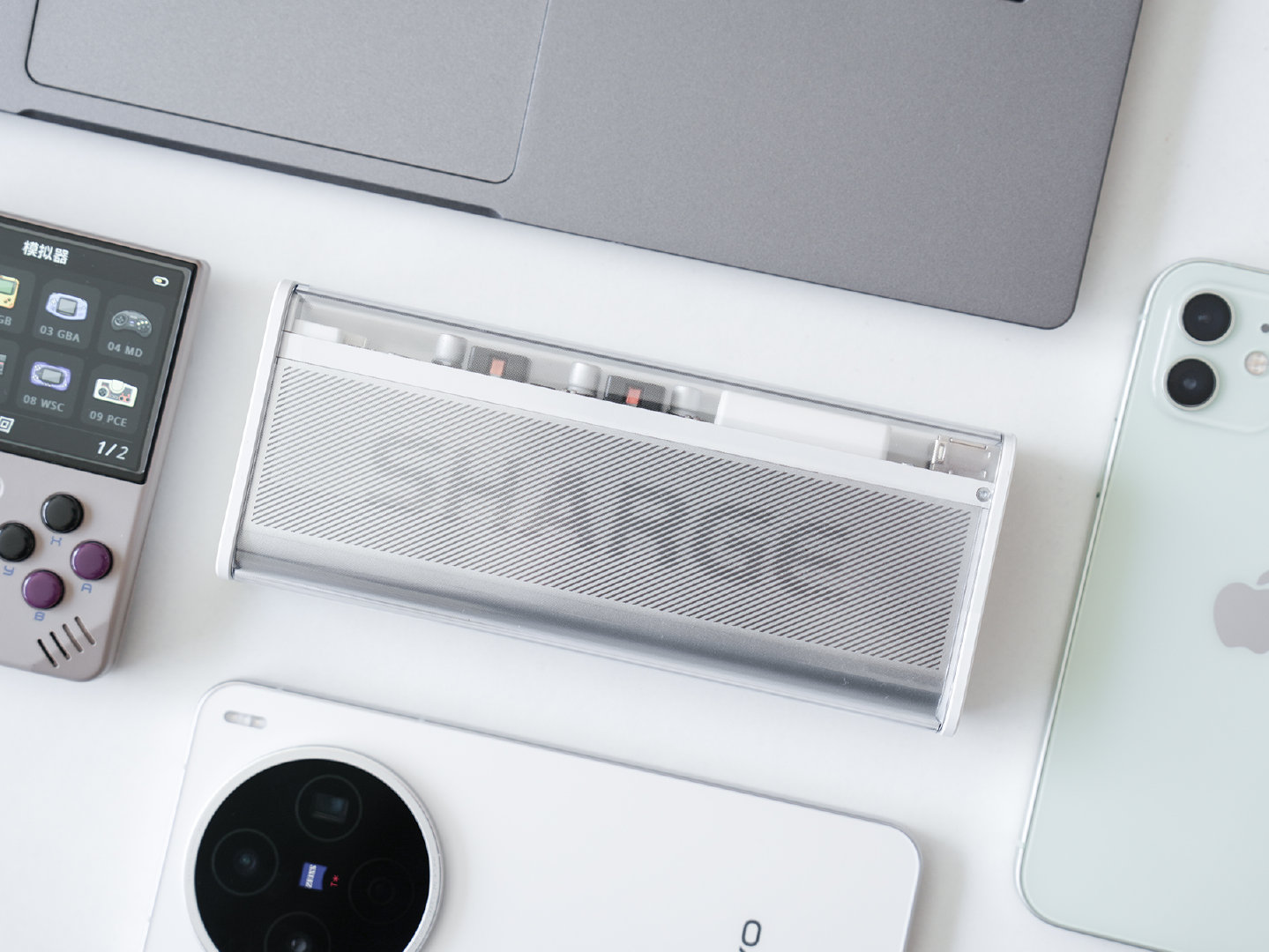Đây là pin dự phòng 20.000mAh trong suốt: nhỏ gọn, công suất 140W- Ảnh 2.