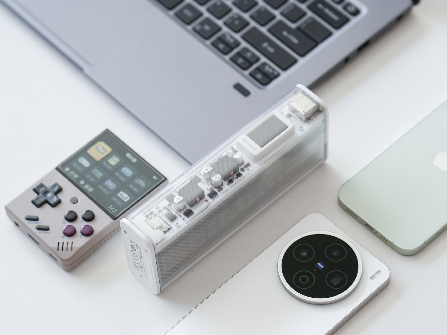 Đây là pin dự phòng 20.000mAh trong suốt: nhỏ gọn, công suất 140W- Ảnh 3.