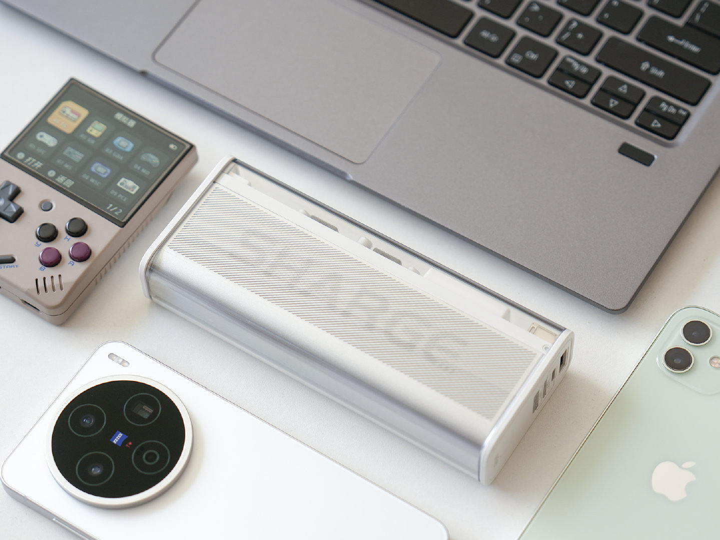 Đây là pin dự phòng 20.000mAh trong suốt: nhỏ gọn, công suất 140W- Ảnh 4.