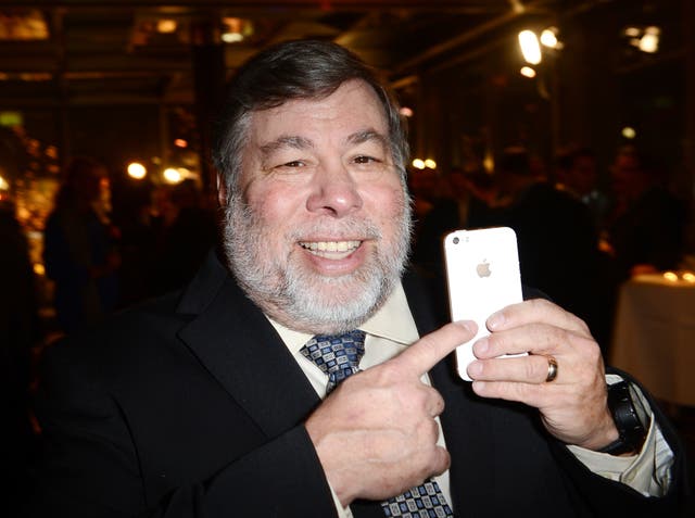 Bị “người dưng trên mạng” chê bai vì bán hết cổ phiếu Apple, Steve Wozniak phản pháo: tôi không sống vì tiền- Ảnh 1.