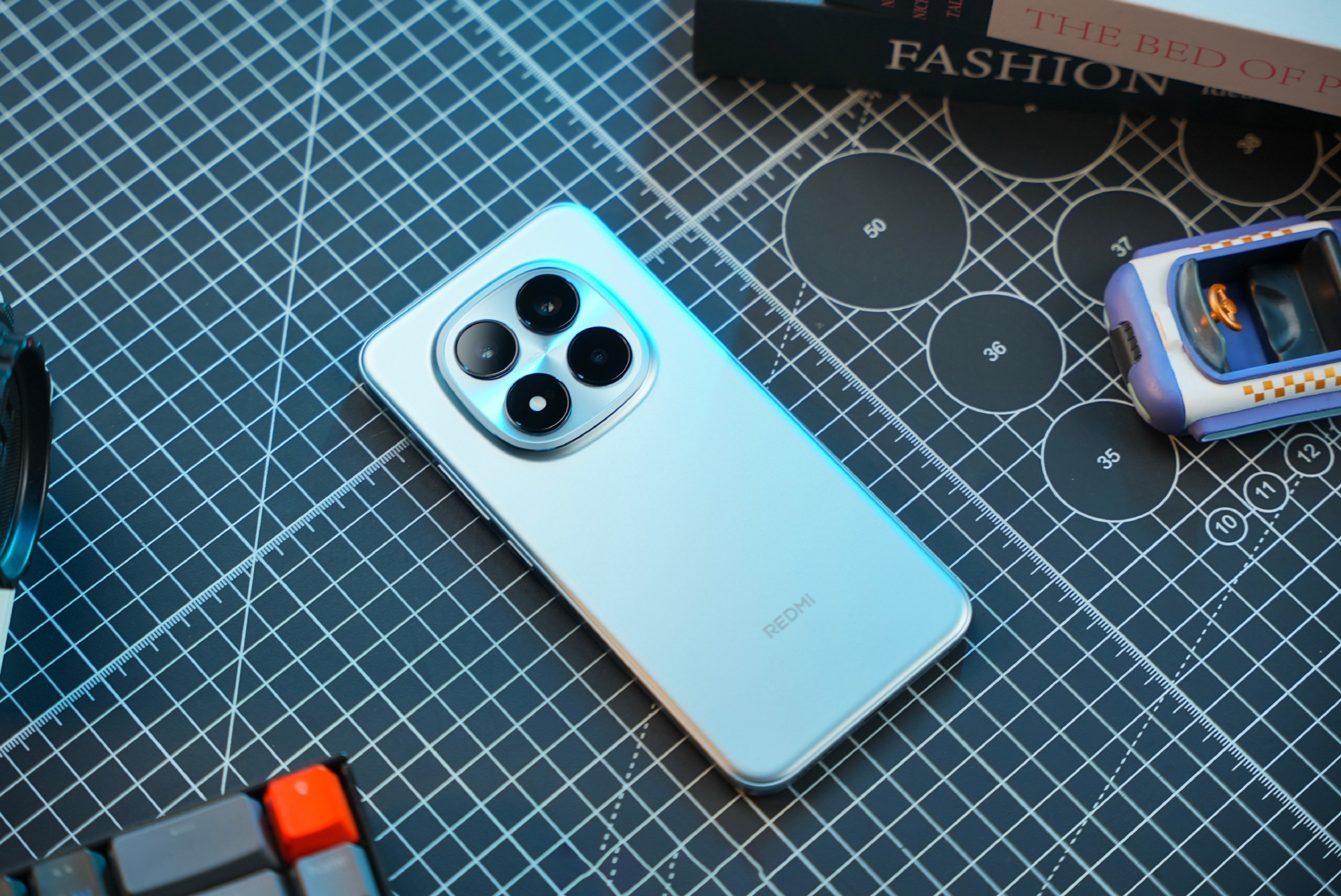 Cận cảnh Xiaomi REDMI Note 15 Pro+ sắp ra mắt: Toàn những màu đẹp, thiết kế mới cực bền bỉ, pin 7.000mAh- Ảnh 3.