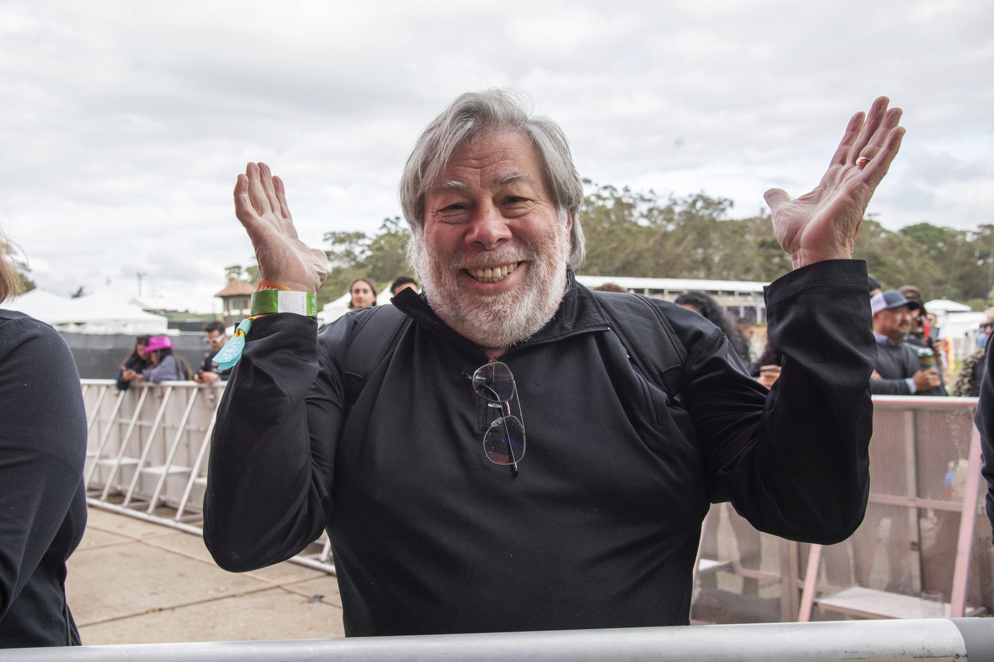 Bị “người dưng trên mạng” chê bai vì bán hết cổ phiếu Apple, Steve Wozniak phản pháo: tôi không sống vì tiền- Ảnh 2.